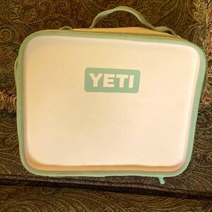 Yeti pink day trip lunch box